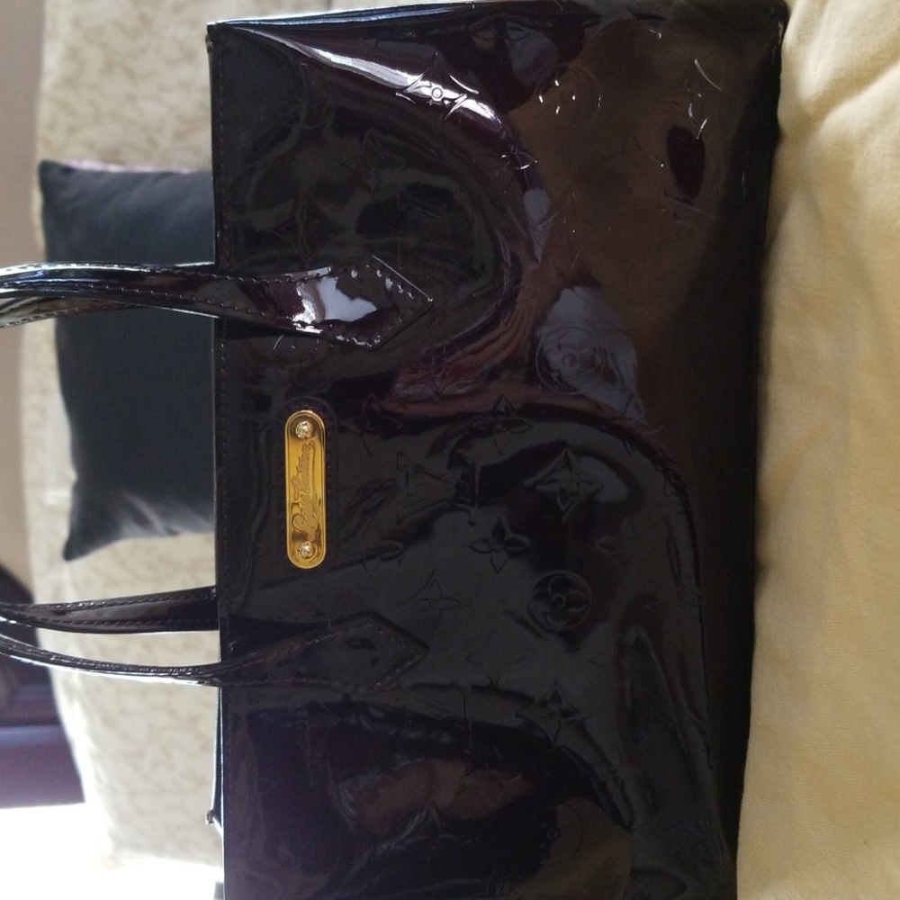Louis Vuitton Vernis Wilshire in Amarante.